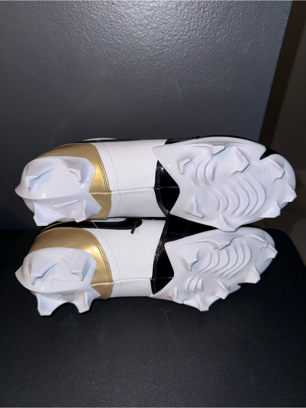 NWOT Air Jordan 1 Low TD Football Cleats Gold Toe Men’s Size 10 Metallic Gold - Picture 6 of 7